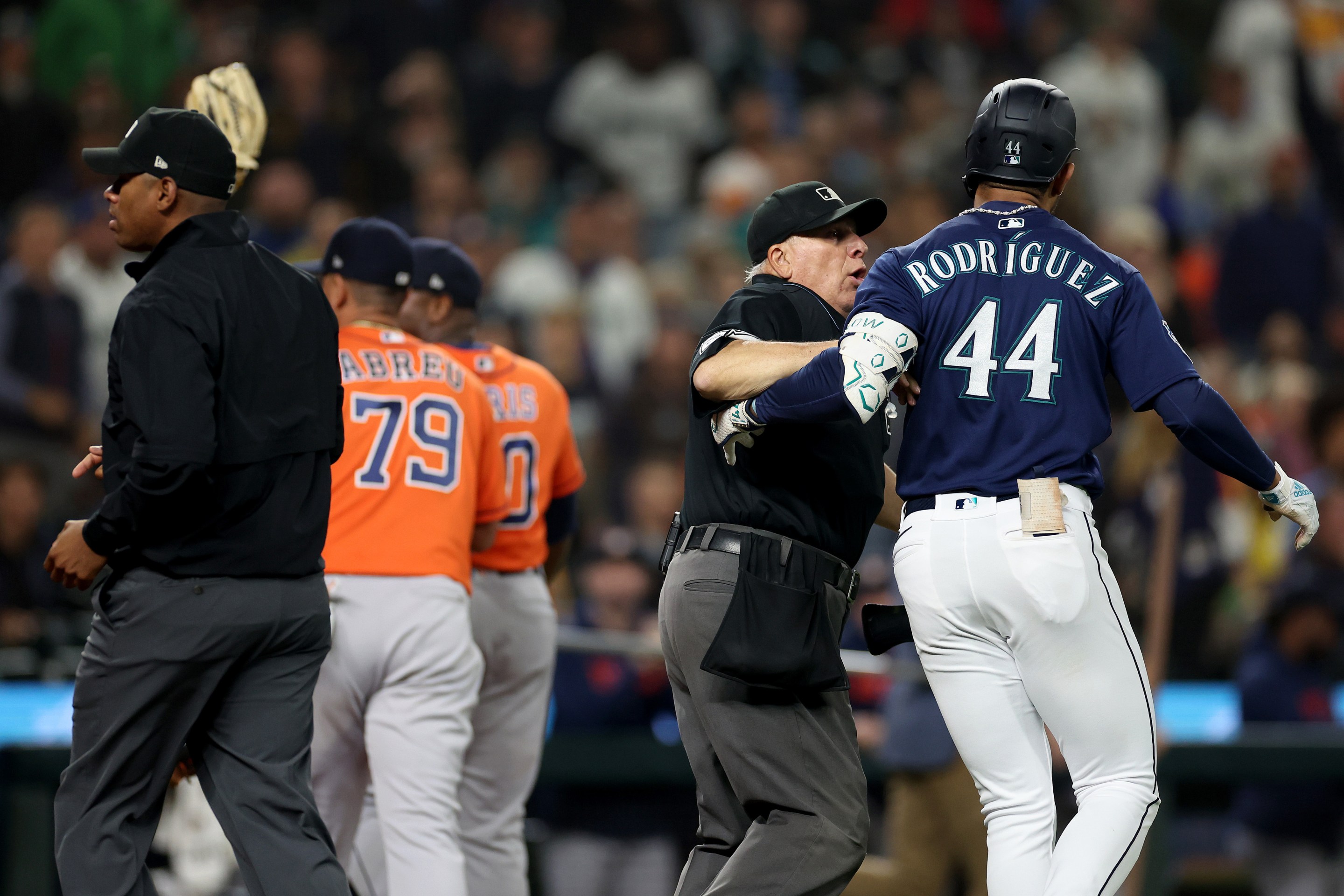 Julio Rodríguez reacts after striking out against Héctor Neris.