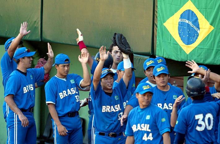 Brazilian teammates congratulate Daniel Yuichi (30) after his second homer in an XV Intercontinental Baseball Cup game in Cuba, in November of 2002.