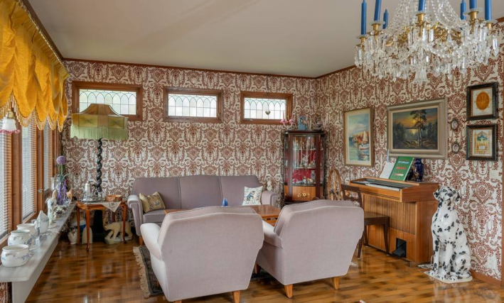 living room with ornate wallpaper and dalmation statue