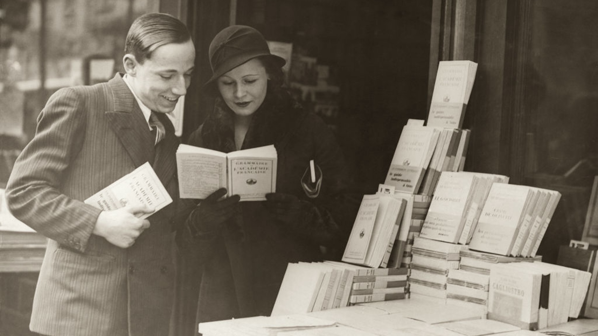 Shoppers in Paris flock to buy the new edition of the grammar book 'Grammaire de l'Academie Francaise', 1932.