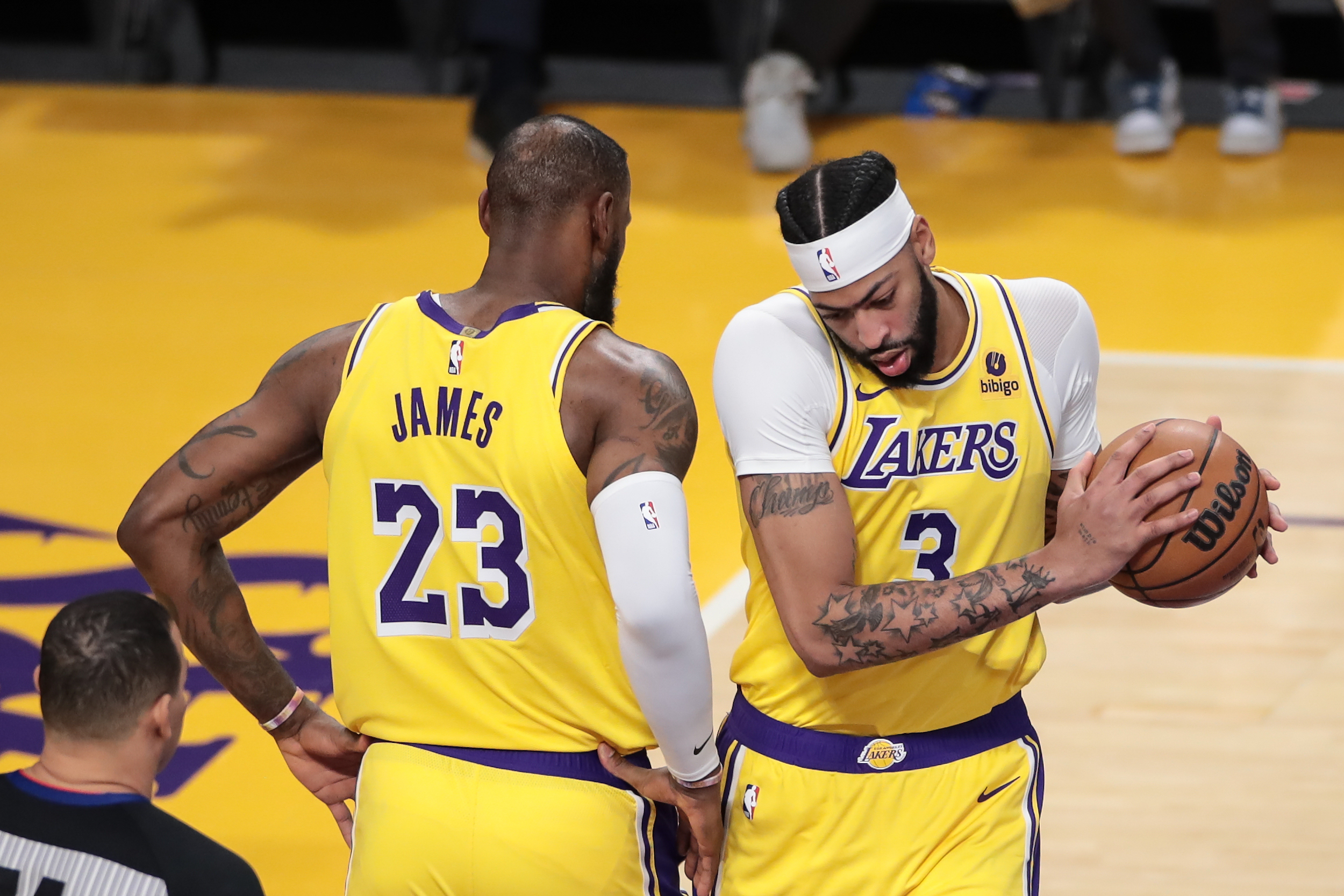LeBron James and Anthony Davis cross paths.