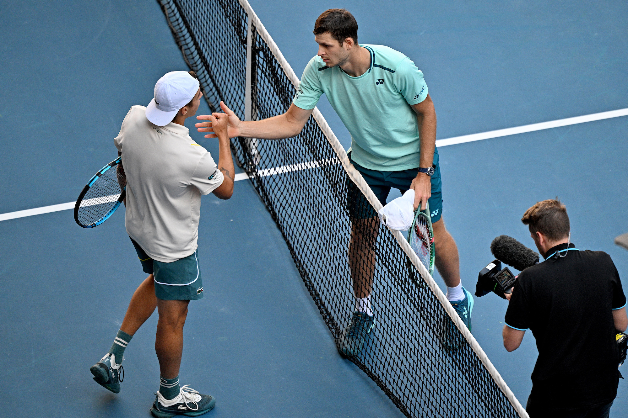 Hubert Hurkacz shakes hands after beating Arthur Cazaux