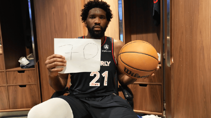 Joel holding up a piece of paper with "70" on it, fades to nothing, then fades to "5"
