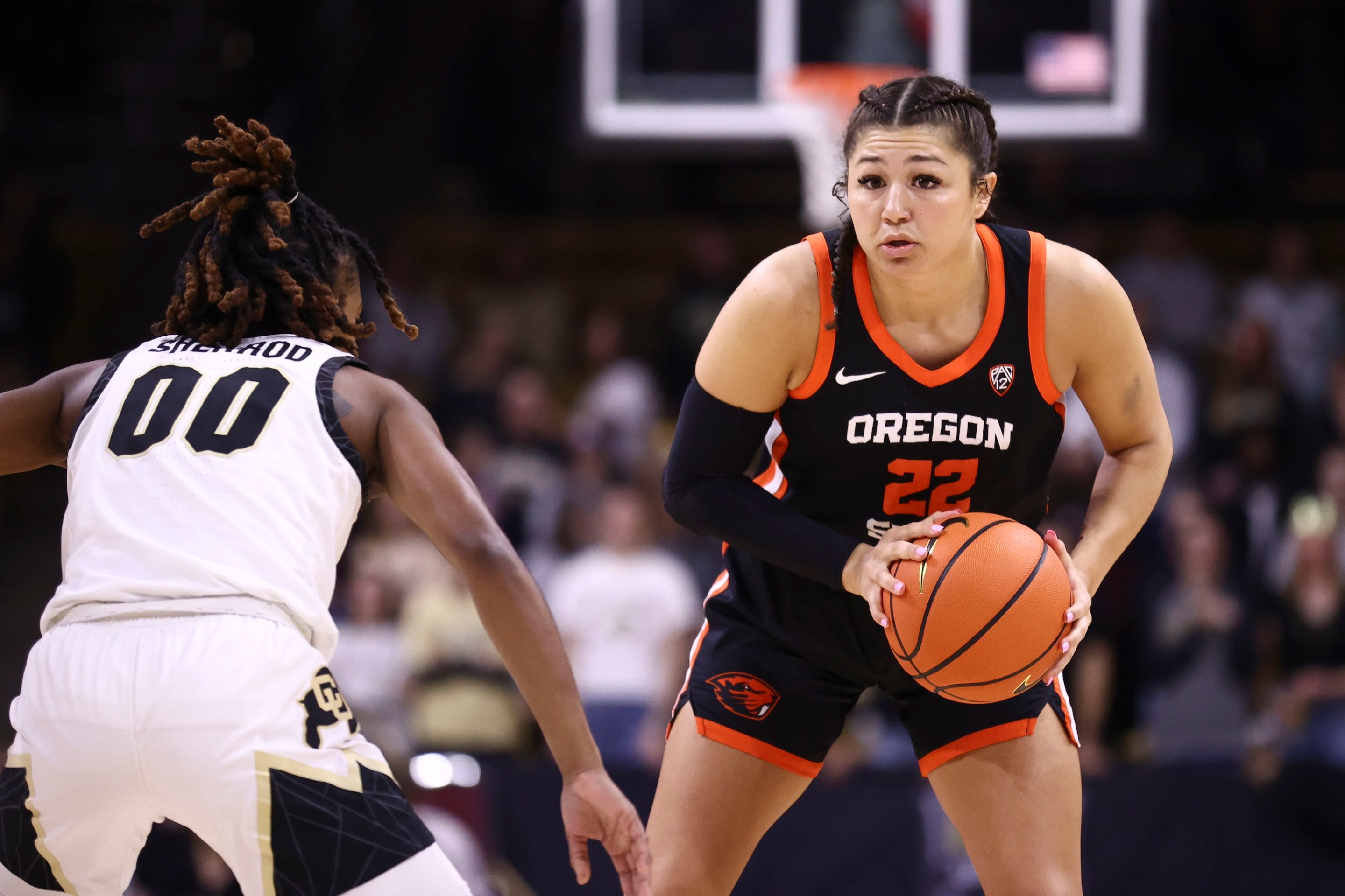 BOULDER, COLORADO - FEBRUARY 11: Talia von Oelhoffen #22 of the Oregon State Beavers looks to pass around Jaylyn Sherrod #00 of the Colorado Buffaloes in the first half at the CU Events Center on February 11, 2024 in Boulder, Colorado. (Photo by Tyler Schank/Getty Images)