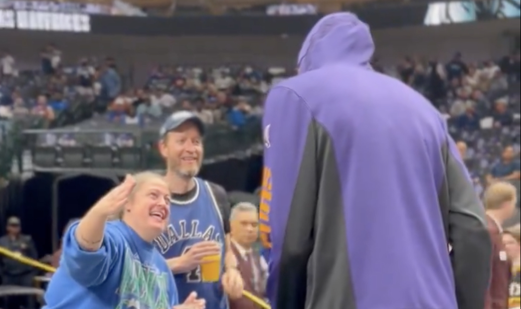 Savor The Discomfort Of Kevin Durant Confronting A Mavs Fan Who Called ...