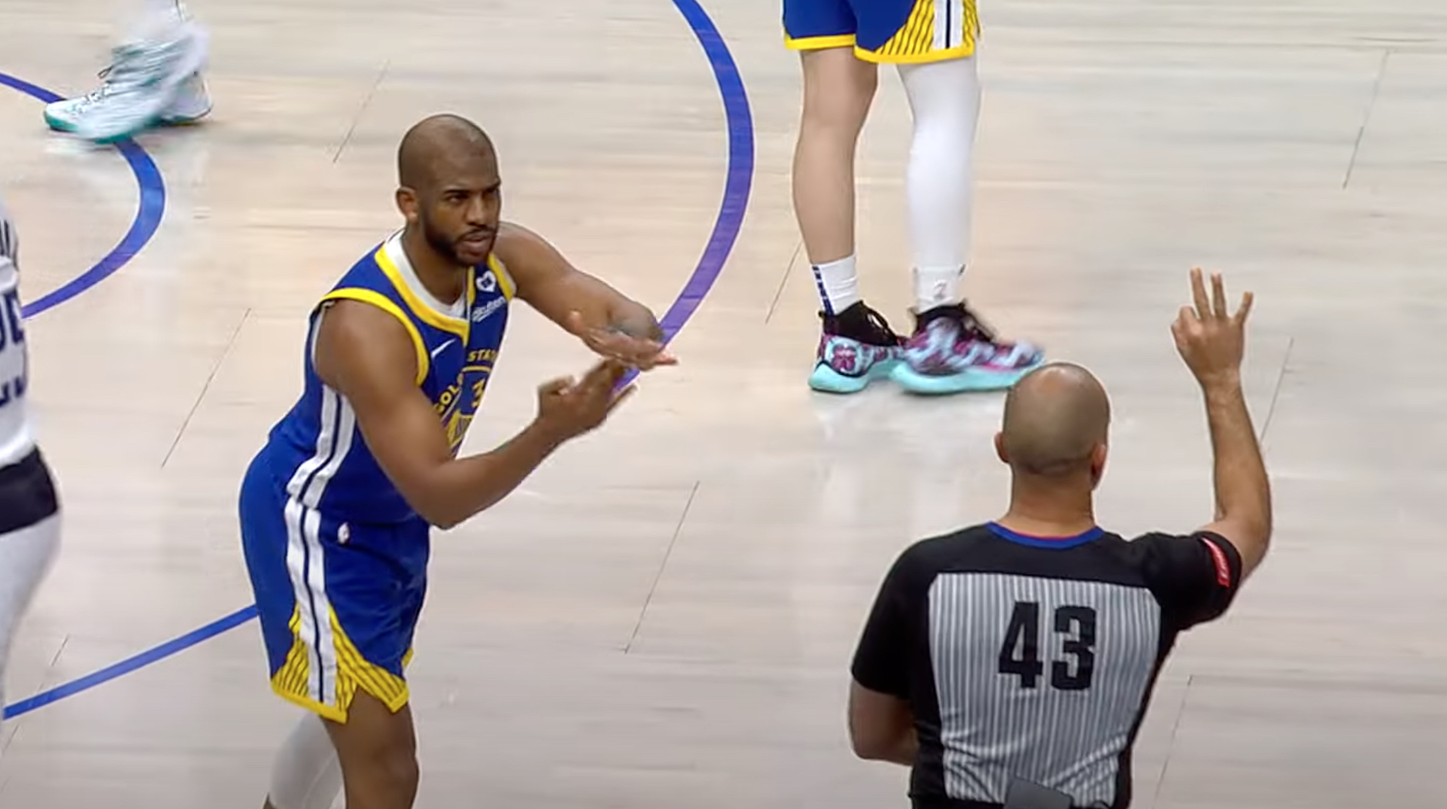 Chris Paul Ts up the ref