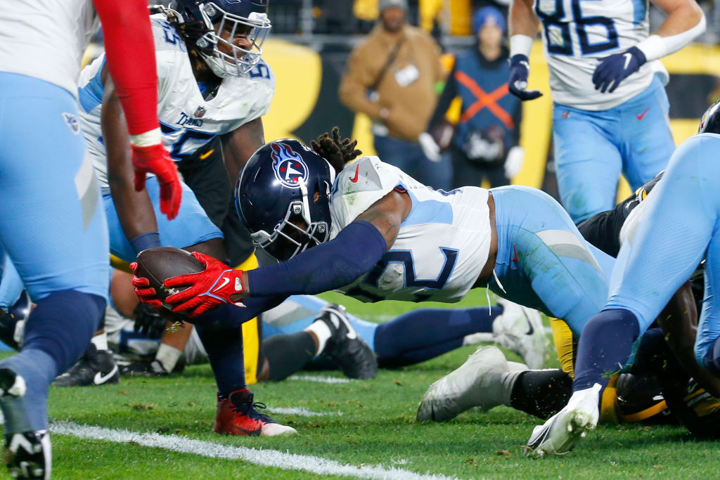 Derrick Henry #22 of the Tennessee Titans stretches toward the end zone for a touchdown