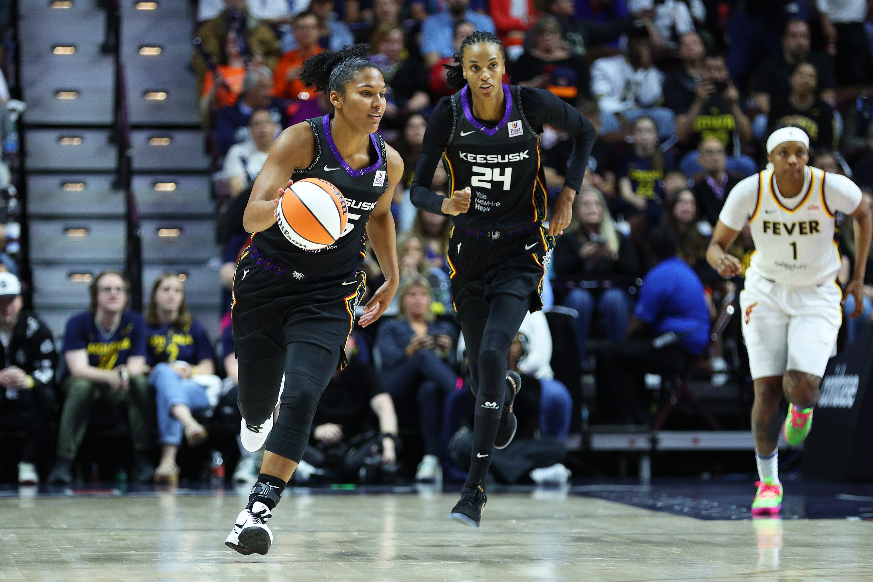 Connecticut Sun forward Alyssa Thomas (25) fast breaks during a WNBA game between Indiana Fever and Connecticut Sun on May 14, 2024, at Mohegan Sun Arena in Uncasville, CT.