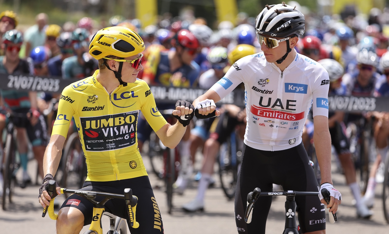 MOIRANS-EN-MONTAGNE, FRANCE - JULY 21: Yellow jersey of race leader Jonas Vingegaard of Denmark and Jumbo - Visma salutes White jersey of best young rider Tadej Pogacar of Slovenia and UAE Team Emirates at the start of stage nineteen of the 110th Tour de France 2023, a 172.8km stage from Moirans-en-Montagne to Poligny / #UCIWT / on July 21, 2023 in Moirans-en-Montagne, France. (Photo by Jean Catuffe/Getty Images)