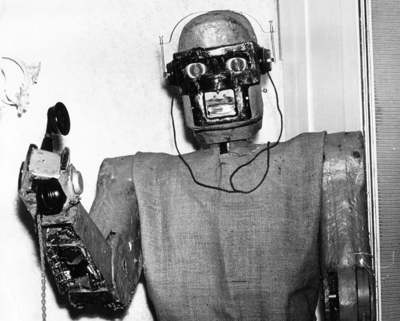 19th October 1964: A robot designed by Claus Scholz of Vienna answers the phone, unfortunately he can't speak.