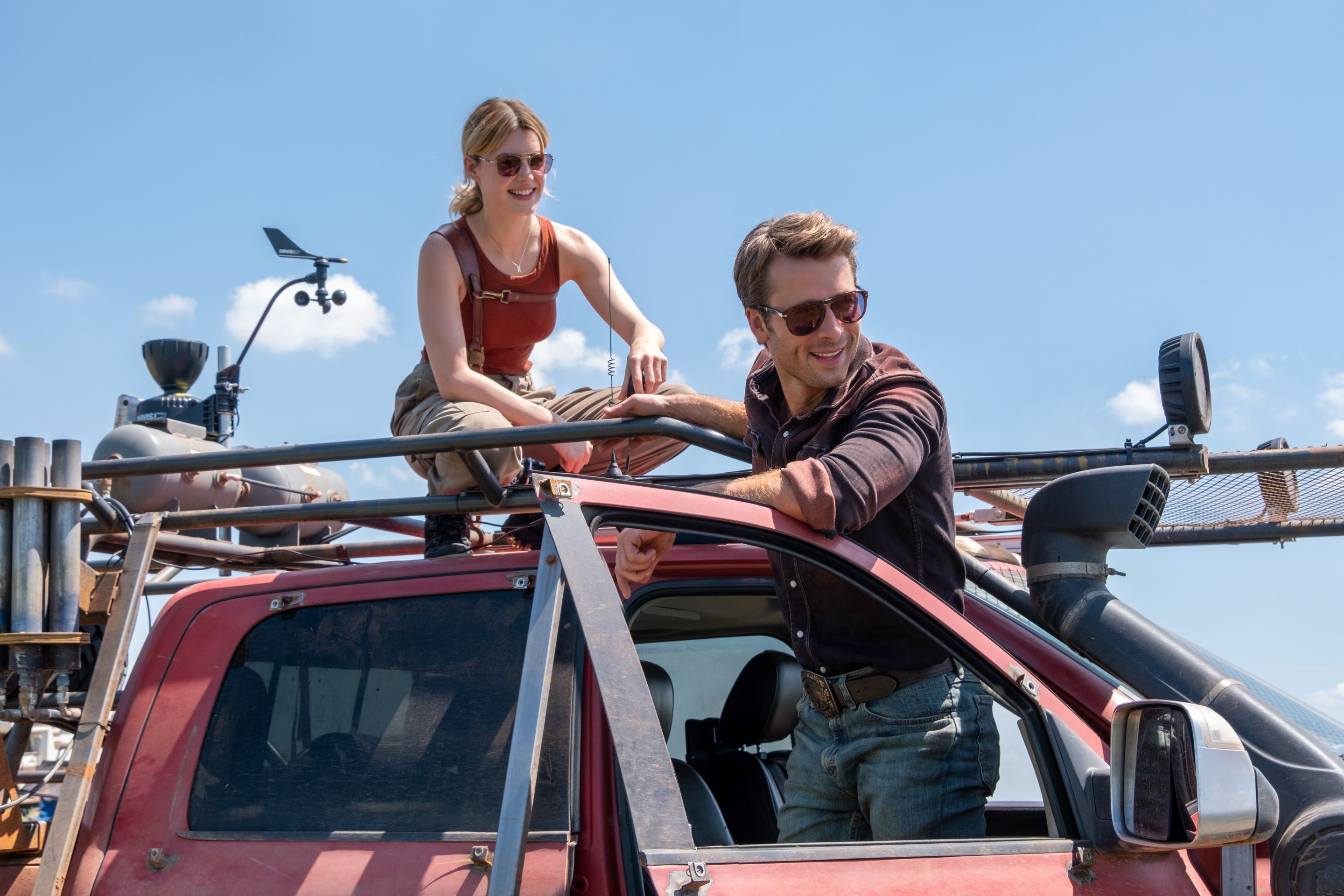 (from left) Kate (Daisy Edgar-Jones) and Tyler (Glen Powell) in Twisters, directed by Lee Isaac Chung.