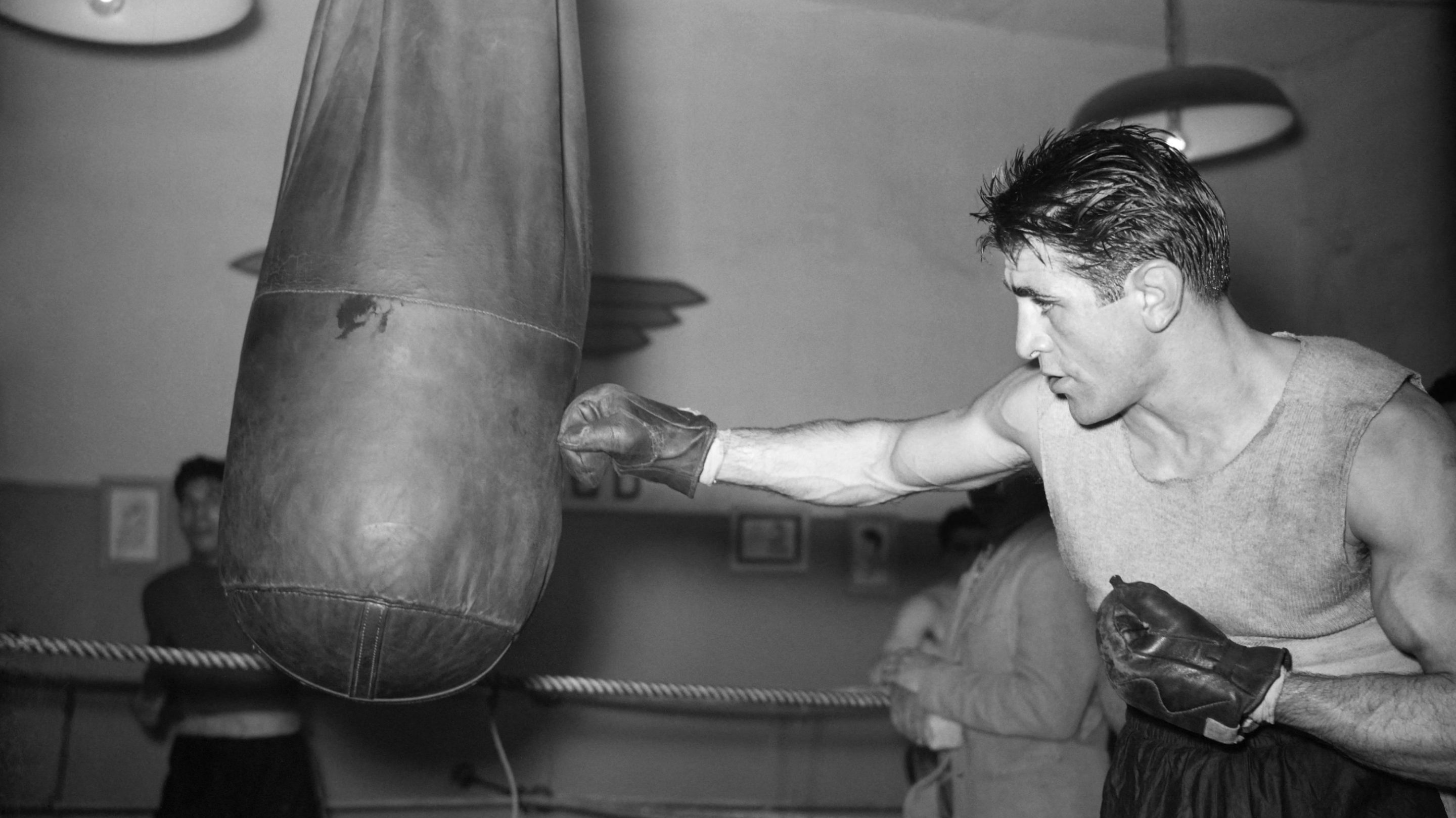 French boxer Laurent Dauthuille trains on October 27, 1946 at the Palais sed Sports in Paris before his match against Robert Charron.