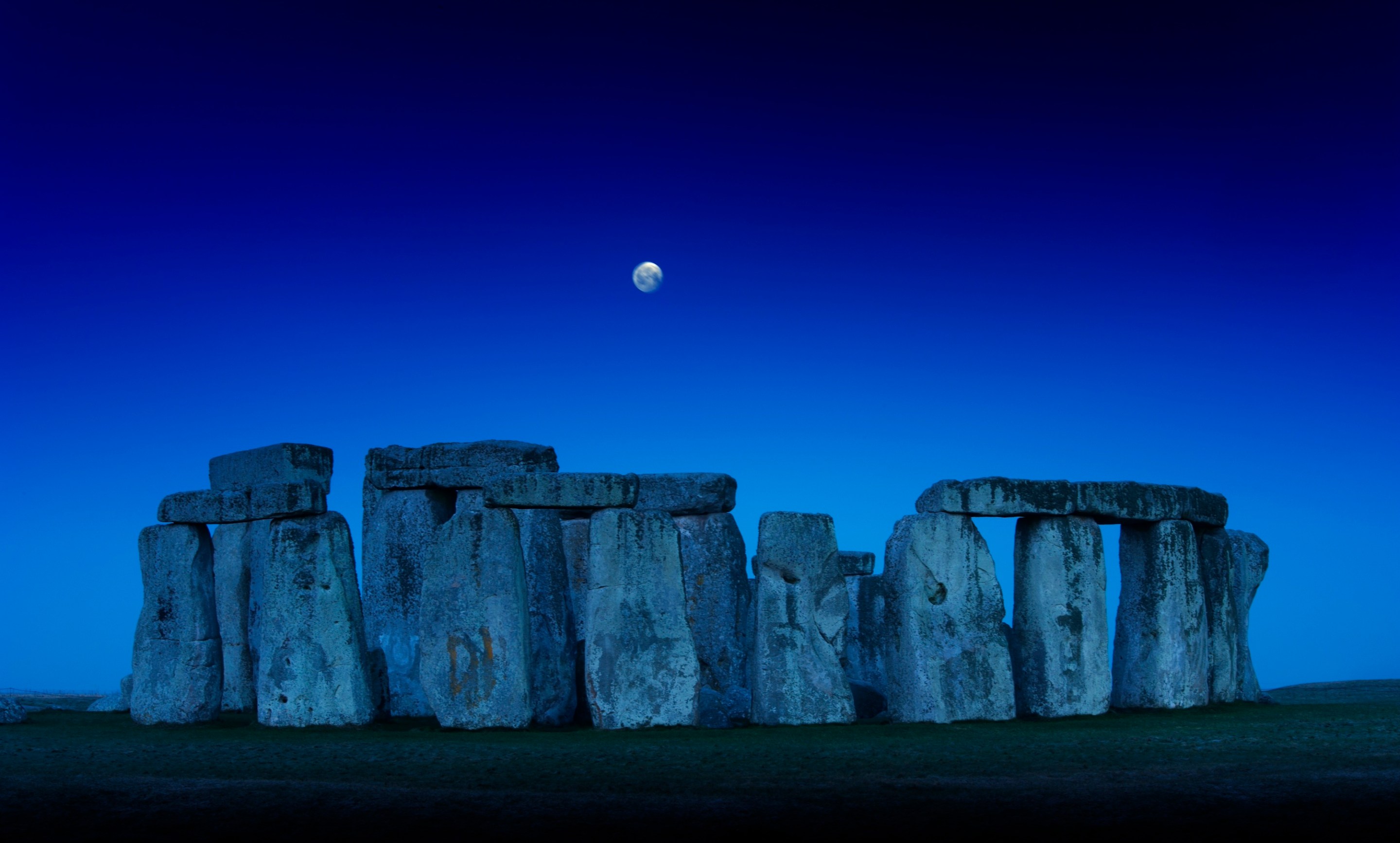 Stonehenge, Wiltshire, circa 2015. General view at dusk with the Moon above the stones. (Photo by English Heritage/Heritage Images/Getty Images)