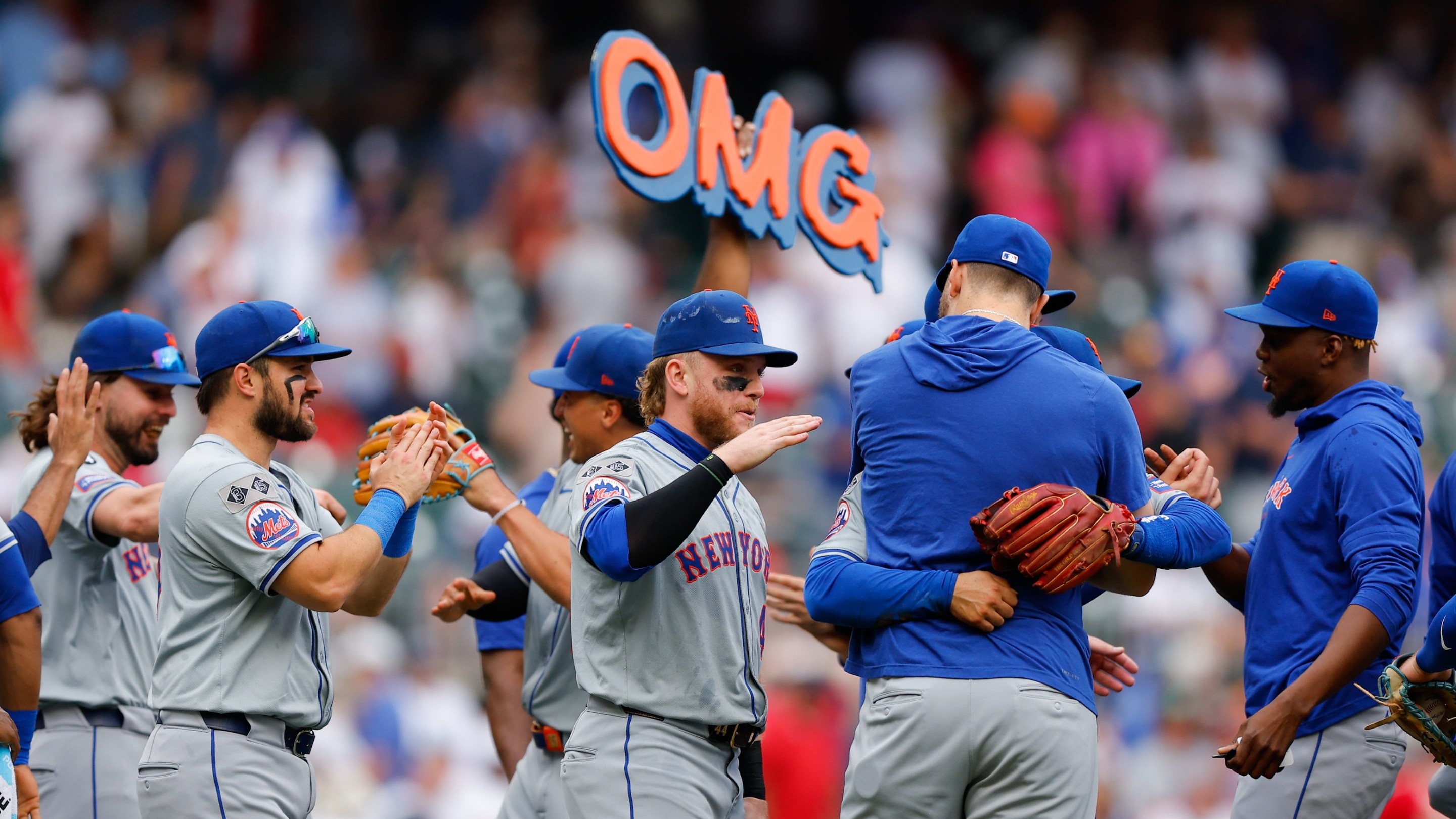 Members of the New York Mets celebrate after defeating the Atlanta Braves at Truist Park on Monday, September 30, 2024.