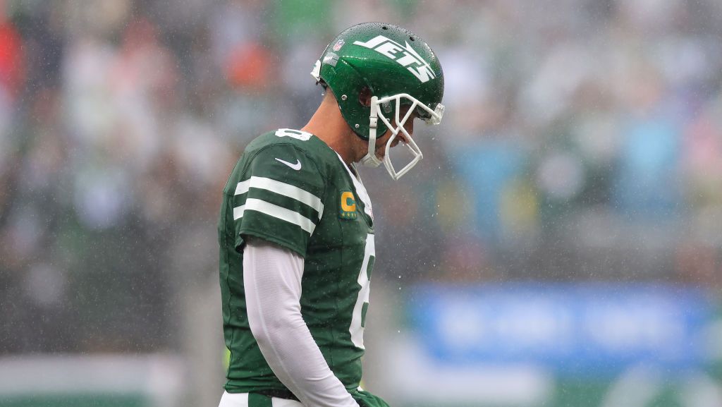 Aaron Rodgers walks onto the field