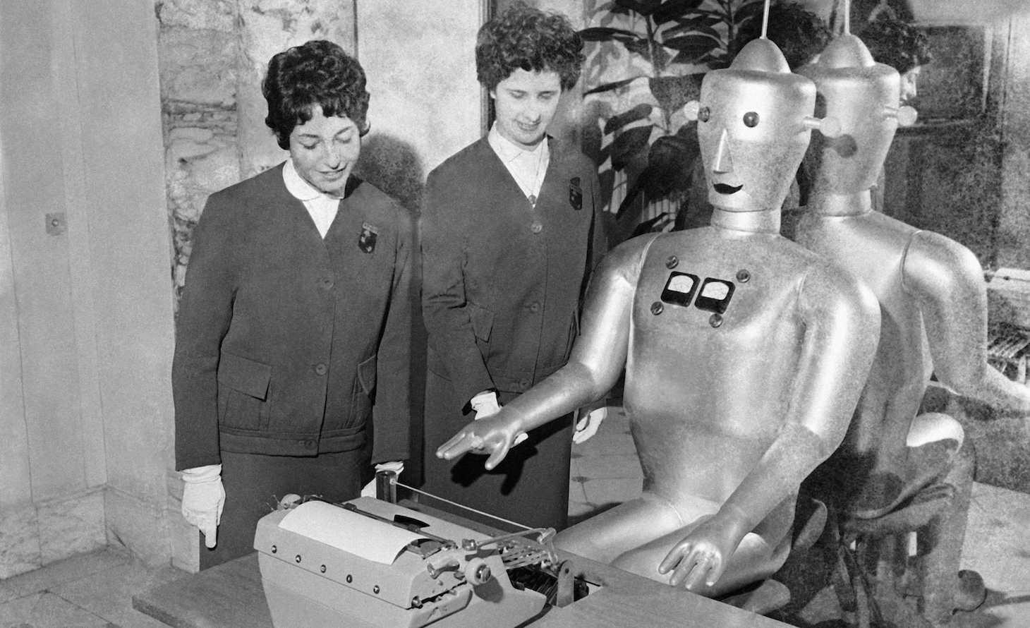 Presentation by two secretaries of the typing robot at the exhibition 'Happiness in the office', in Paris, France, on October 13, 1960.