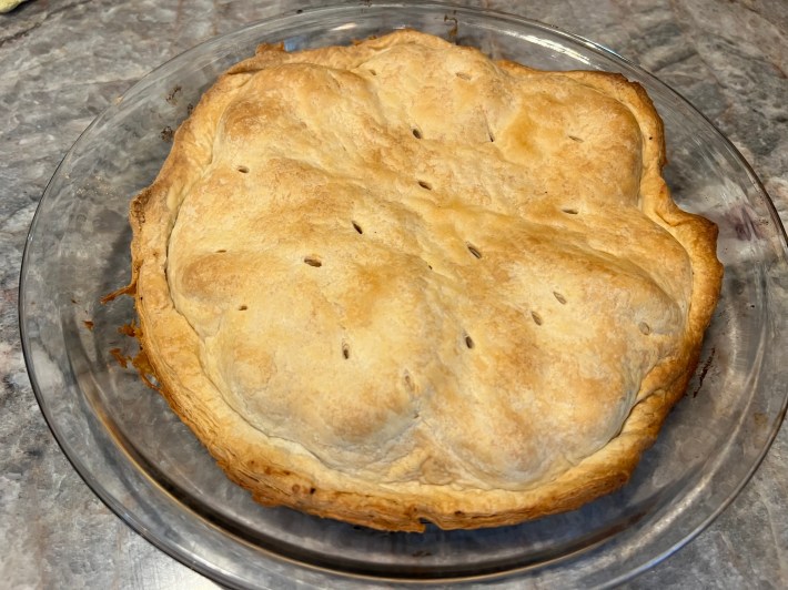 The finished pastry, before the tarte tatin is inverted.