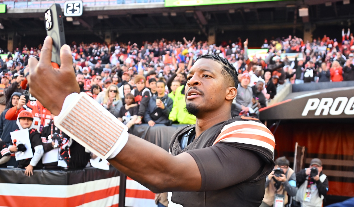 CLEVELAND, OHIO - OCTOBER 27: Jameis Winston #5 of the Cleveland Browns celebrates after his team's 29-24 win against the Baltimore Ravens at Huntington Bank Field on October 27, 2024 in Cleveland, Ohio. (Photo by Jason Miller/Getty Images)