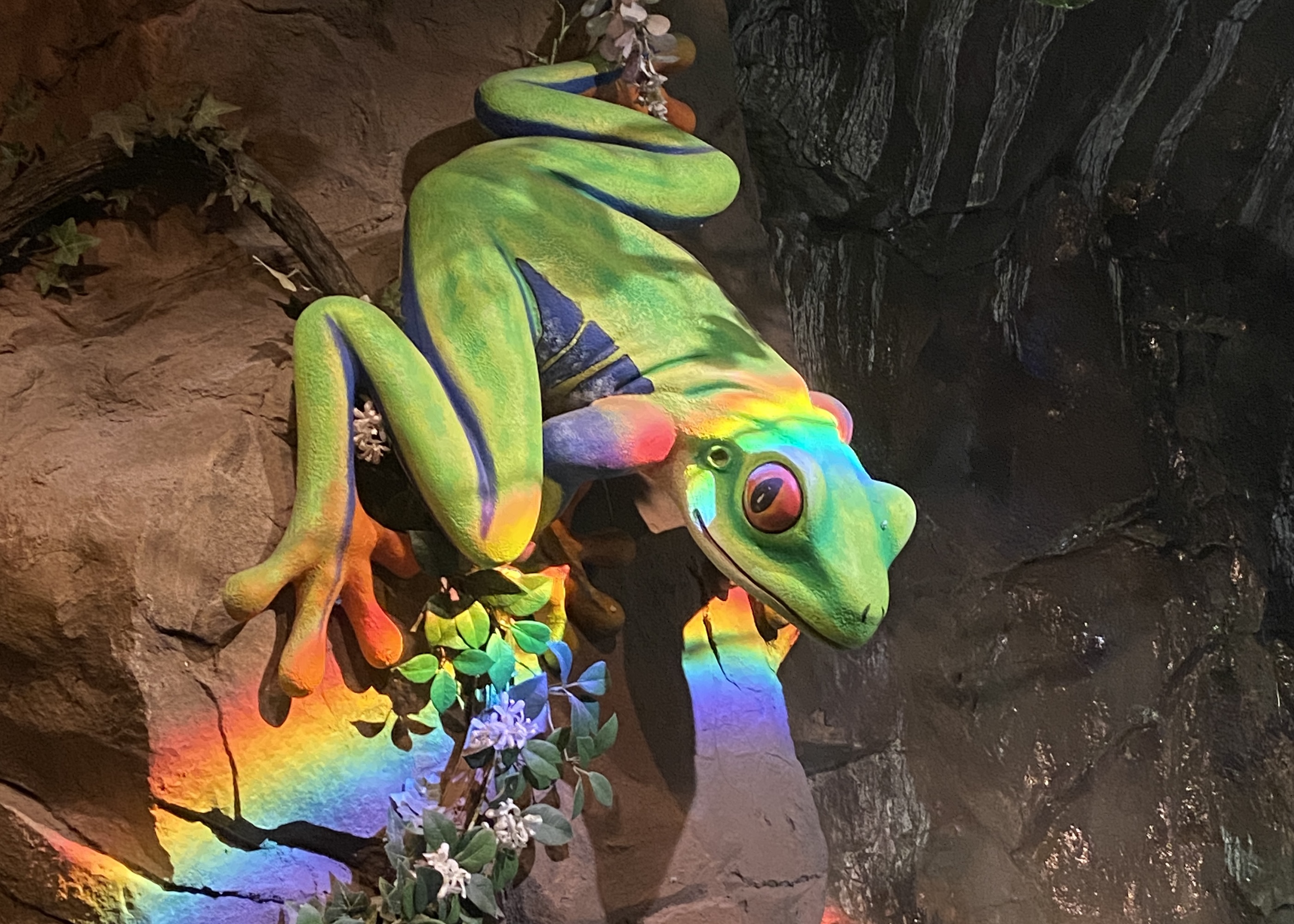 a giant red-eyed tree frog sculpture at the rainforest cafe