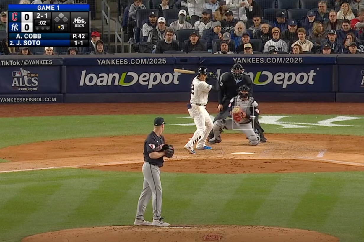 Screengrab of TBS showing a bad score bug that makes it look like there's always a runner on second.