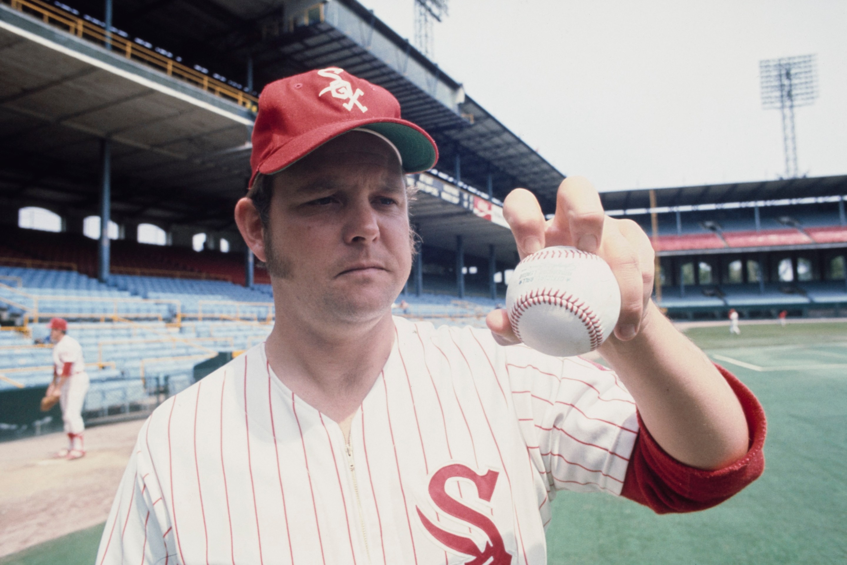 American baseball pitcher Wilbur Wood, of the Chicago White Sox, demonstrates his 'knuckle ball' at the club's Comiskey Park stadium in Chicago, Illinois, 30th July 1973.