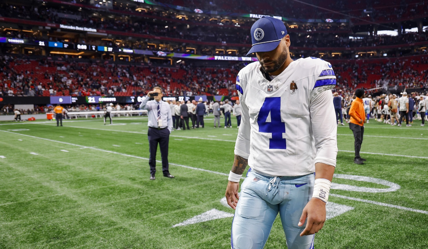 ATLANTA, GEORGIA - NOVEMBER 03: Dak Prescott #4 of the Dallas Cowboys walks off the field after a loss to the Atlanta Falcons at Mercedes-Benz Stadium on November 03, 2024 in Atlanta, Georgia. (Photo by Todd Kirkland/Getty Images)