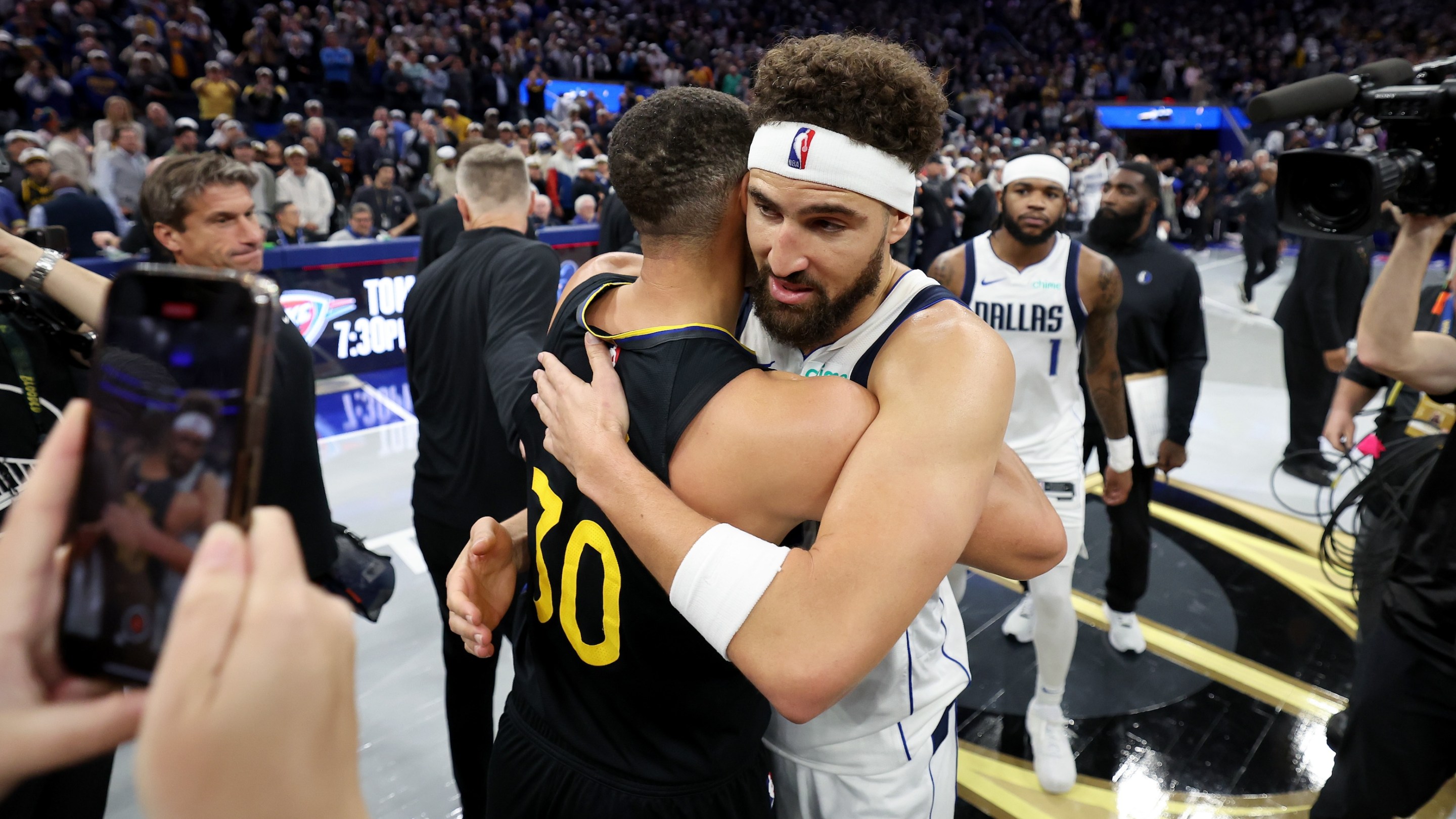 Klay Thompson #31 of the Dallas Mavericks hugs former teammate Stephen Curry #30 of the Golden State Warriors after their game at Chase Center on November 12, 2024.