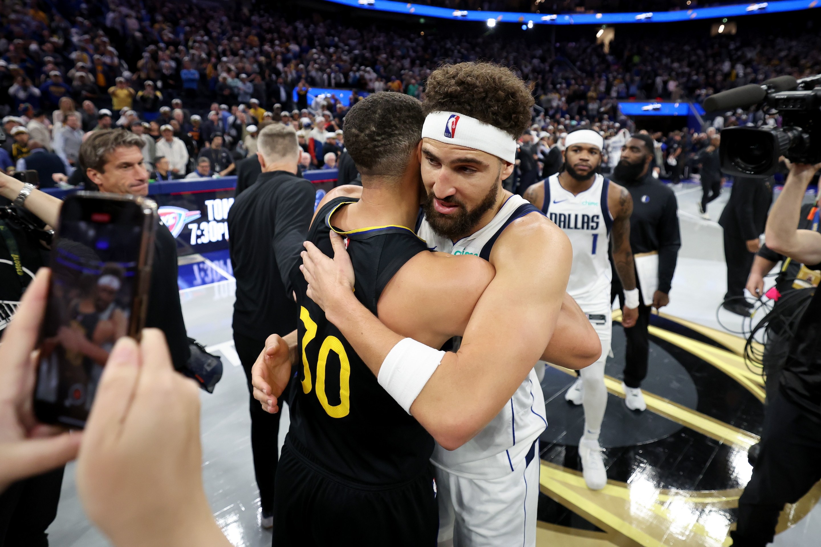 Klay Thompson #31 of the Dallas Mavericks hugs former teammate Stephen Curry #30 of the Golden State Warriors after their game at Chase Center on November 12, 2024.