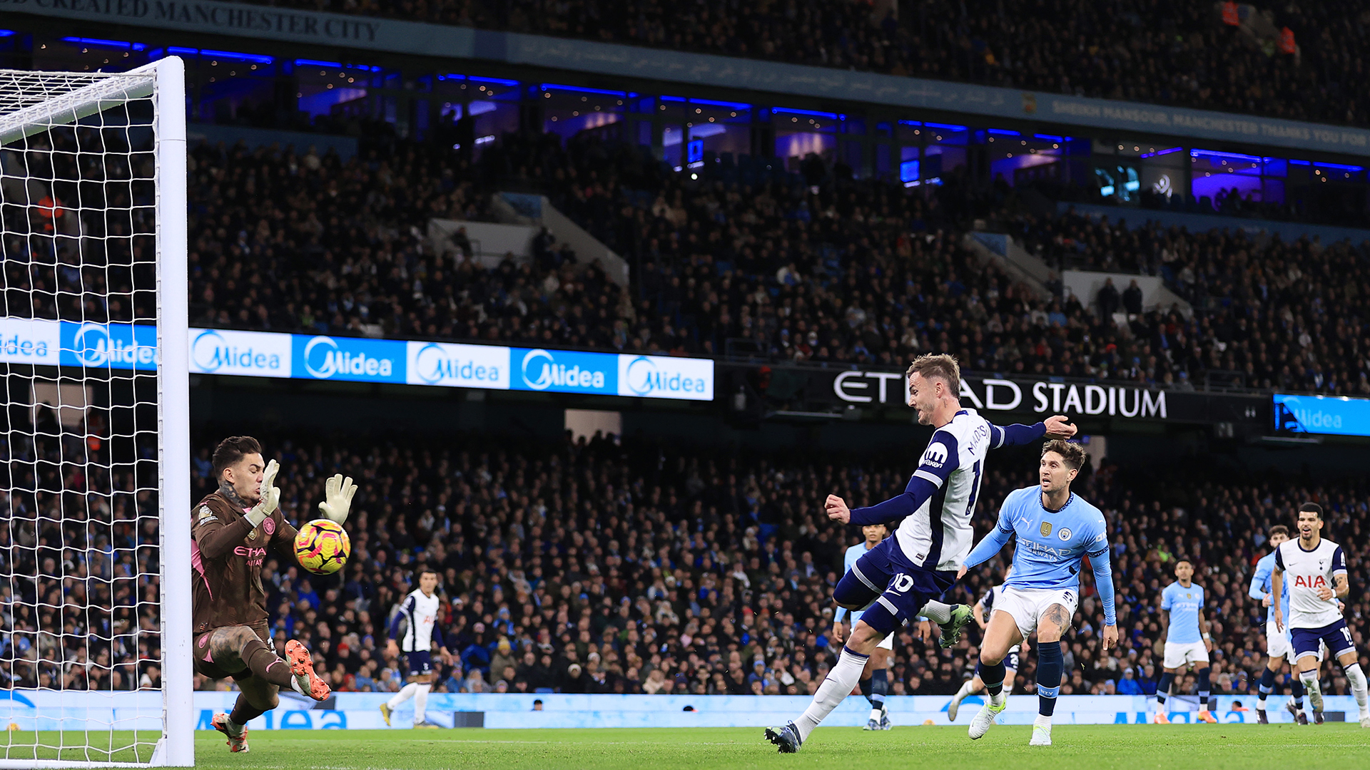 James Maddison of Tottenham Hotspur scores their 1st goal during the Premier League match between Manchester City FC and Tottenham Hotspur FC at Etihad Stadium on November 23, 2024 in Manchester, England.