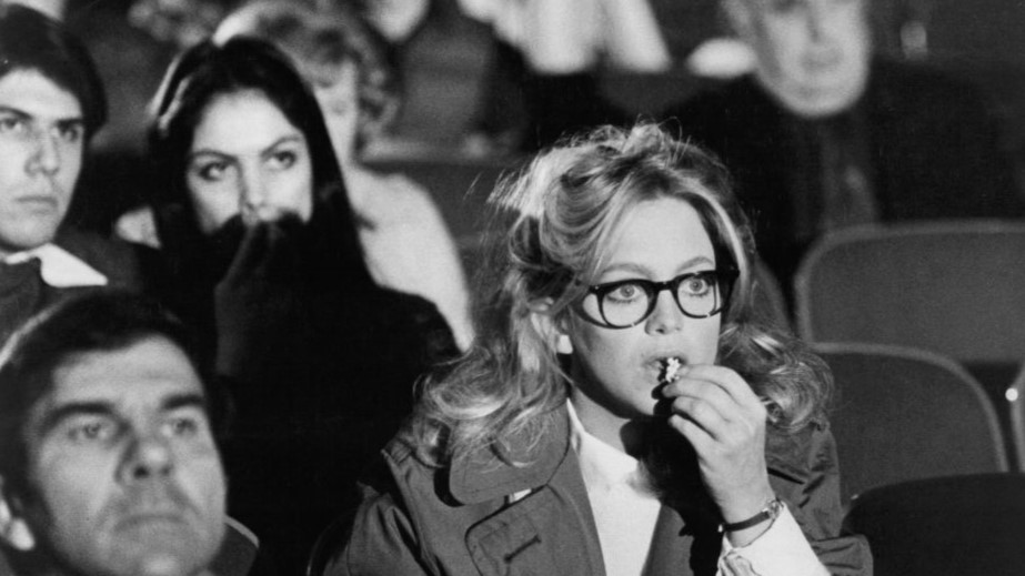 Goldie Hawn eating popcorn in movie theater in a scene from the film 'Foul Play', 1978.