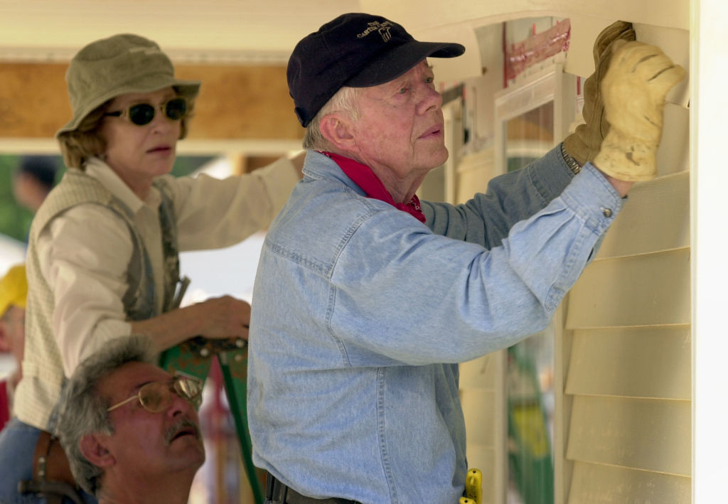 LAGRANGE, GA - JUNE 10: Former US President Jimmy Carter and former First Lady Rosalyn Carter attach siding to the front of a Habitat for Humanity home being built June 10, 2003 in LaGrange, Georgia. More than 90 homes are being built in LaGrange; Valdosta, Georgia; and Anniston, Alabama by volunteers as part of Habitat for Humanity International's Jimmy Carter Work Project 2003.