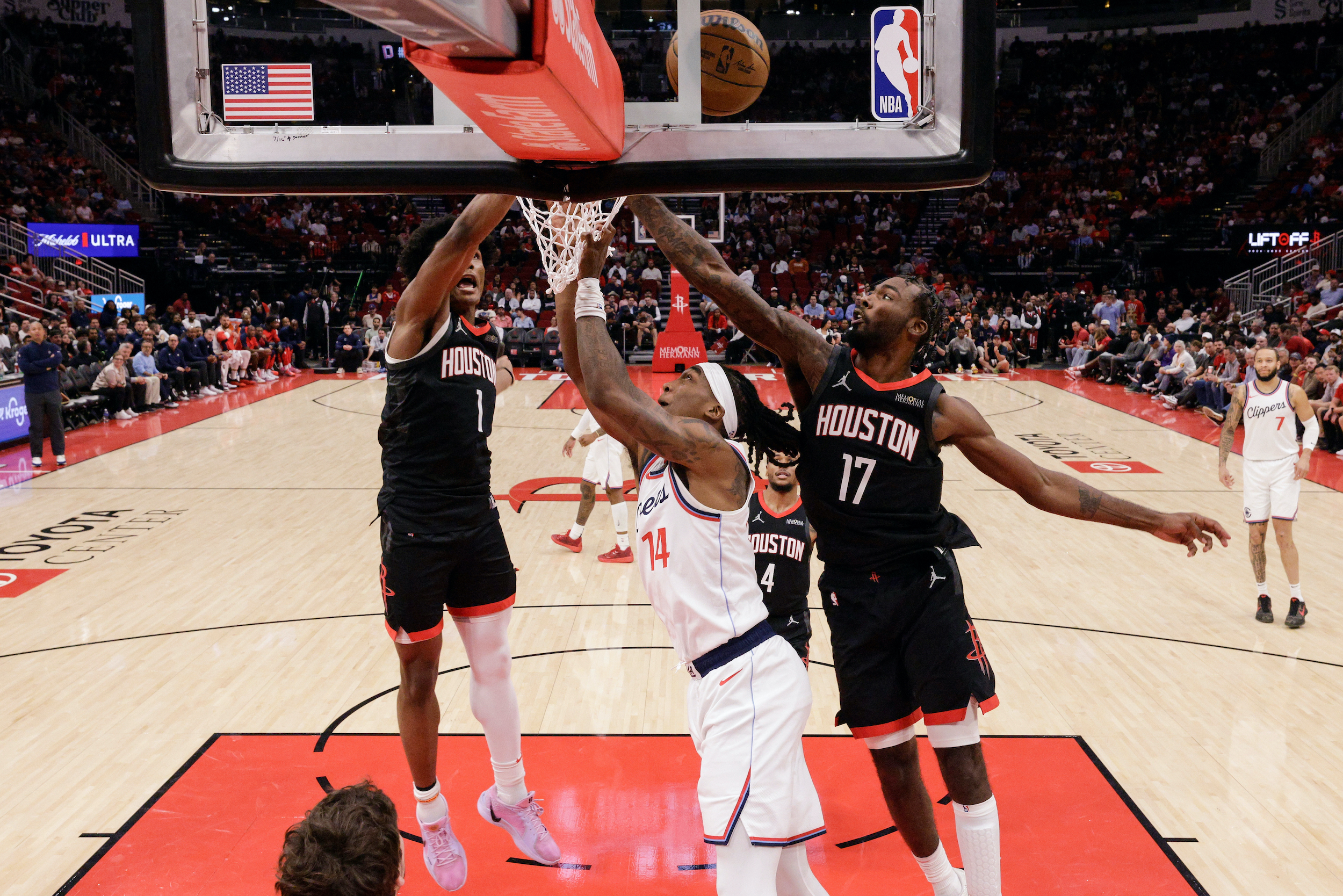 Tari Eason and Amen Thompson defend a shot in a Rockets game against the Clippers.