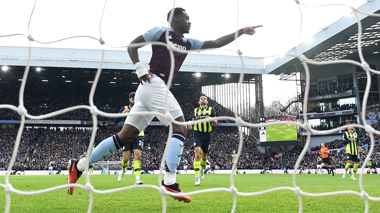 Jhon Duran of Aston Villa celebrates scoring his team's first goal during the Premier League match between Aston Villa FC and Manchester City FC at Villa Park on December 21, 2024 in Birmingham, England.