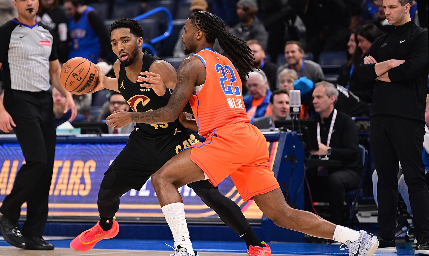 OKLAHOMA CITY, OKLAHOMA - JANUARY 16: Donovan Mitchell #45 of the Cleveland Cavaliers attempts to drive past Cason Wallace #22 of the Oklahoma City Thunder during the first half at Paycom Center on January 16, 2025 in Oklahoma City, Oklahoma. NOTE TO USER: User expressly acknowledges and agrees that, by downloading and or using this photograph, User is consenting to the terms and conditions of the Getty Images License Agreement. (Photo by Joshua Gateley/Getty Images)