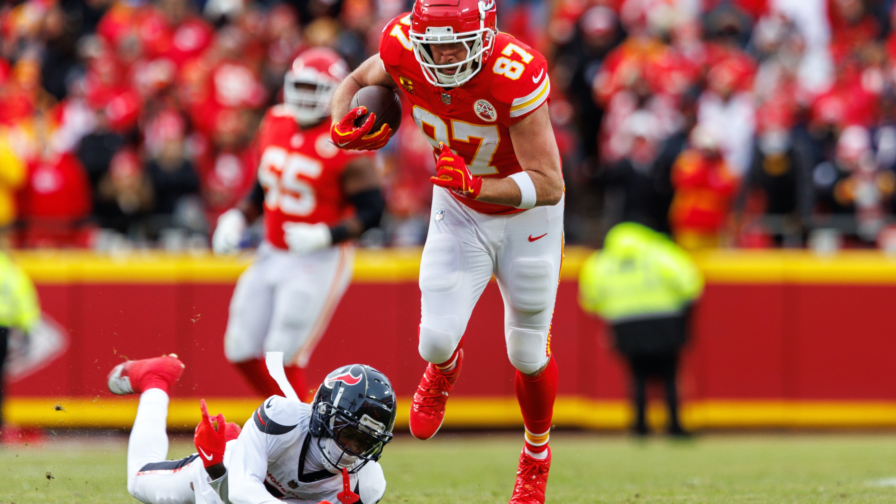 Kansas City Chiefs tight end Travis Kelce (87) runs the ball after a reception against the Houston Texans during the AFC Divisional Playoff game