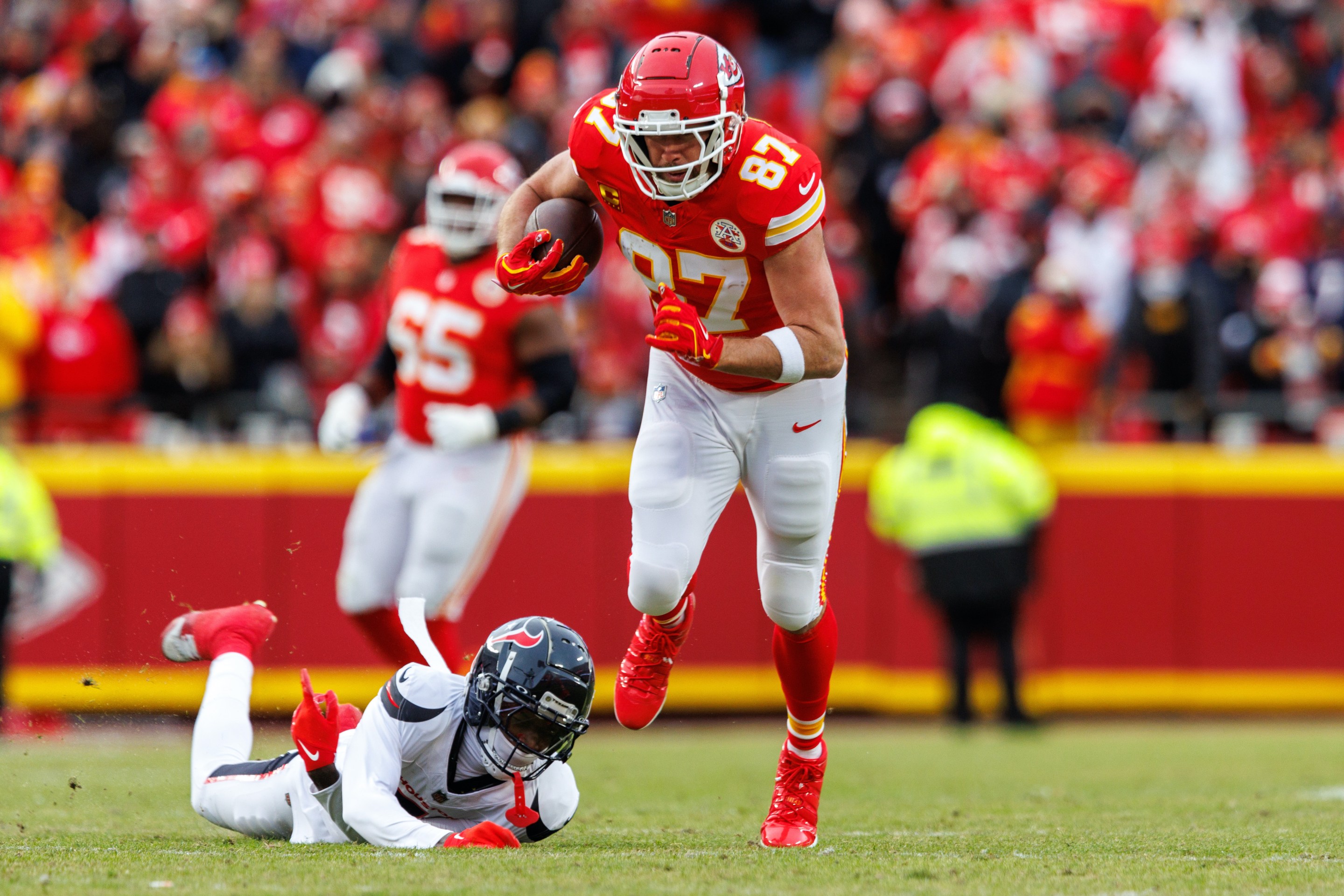 Kansas City Chiefs tight end Travis Kelce (87) runs the ball after a reception against the Houston Texans during the AFC Divisional Playoff game