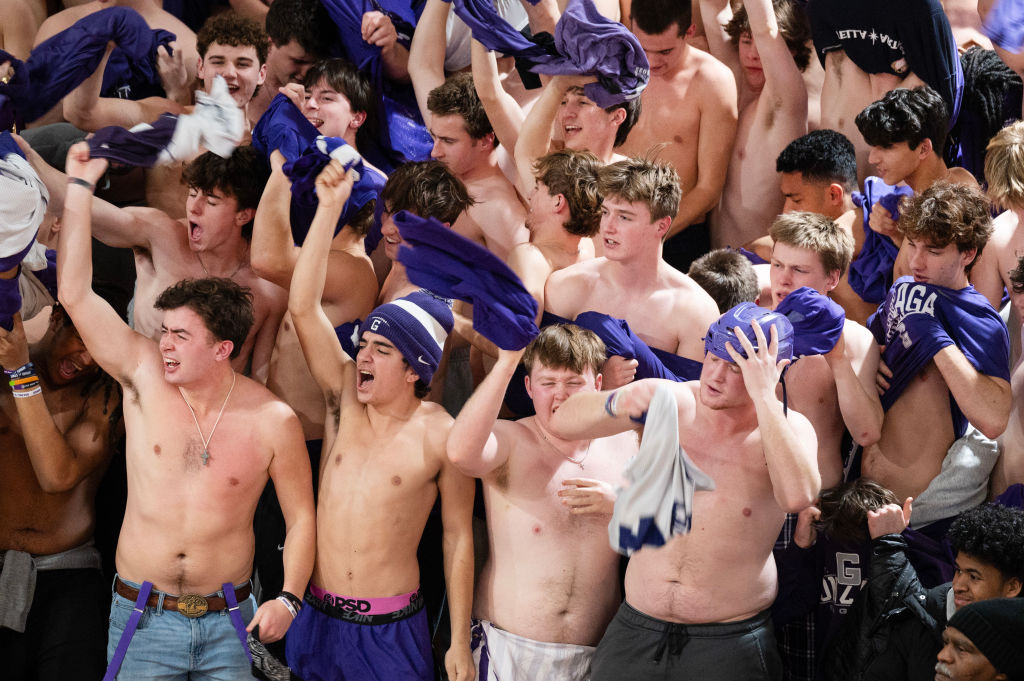 Gonzaga fans cheer