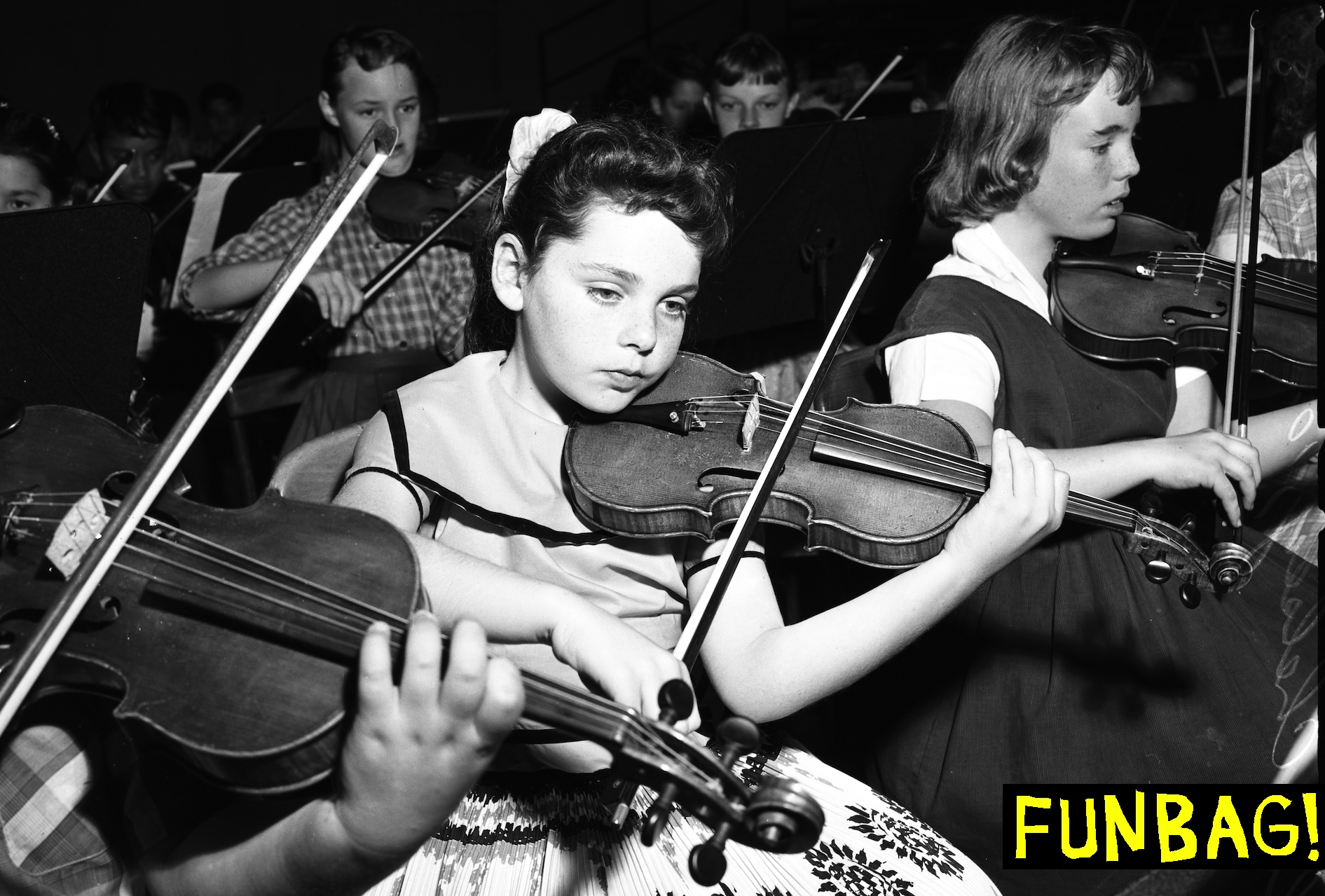 Leslie Chelsey, 10, of Victory Boulevard School, plays violin. (Photo by USC Libraries/Corbis via Getty Images)