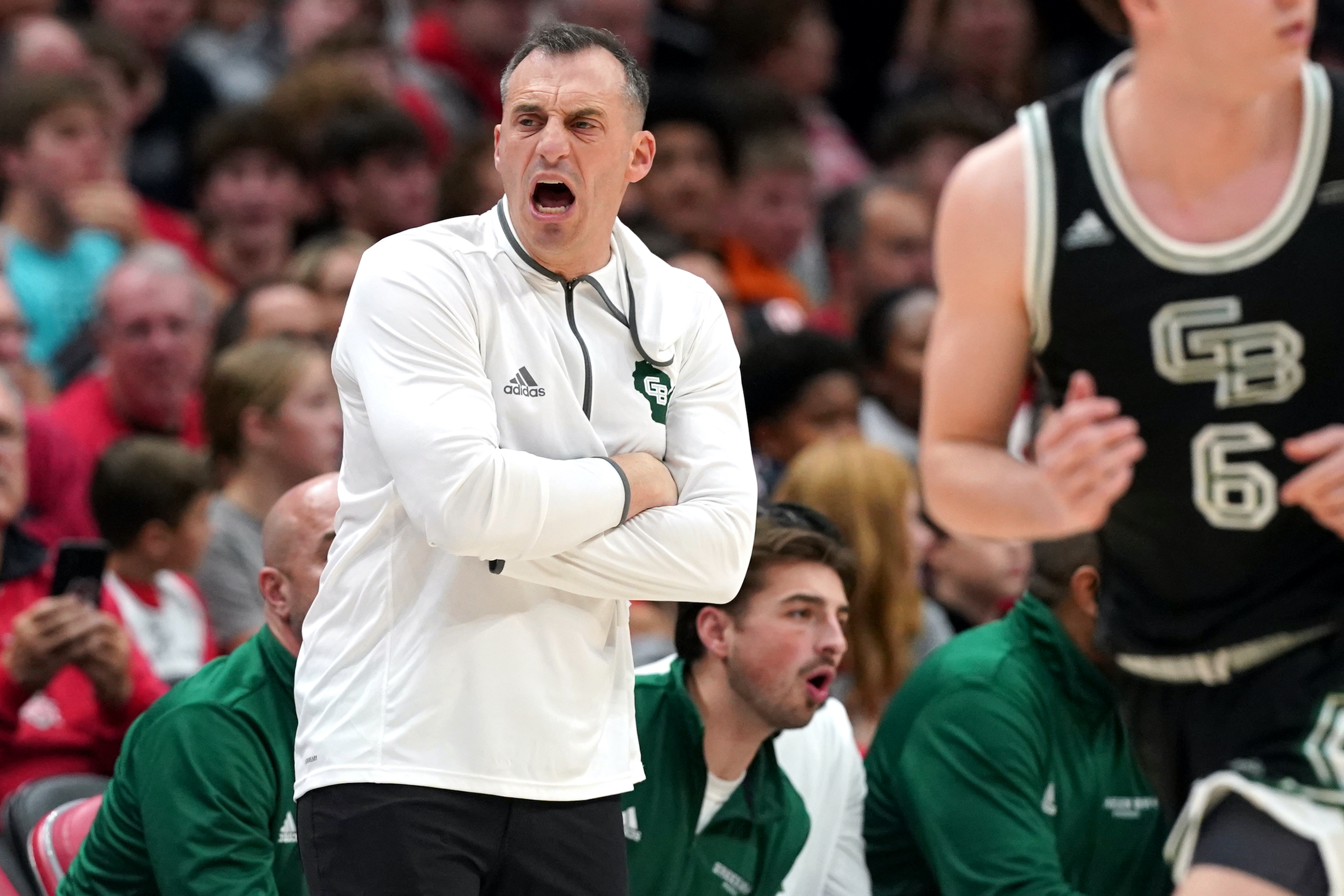 Doug Gottlieb reacts while coaching the Green Bay Phoenix.