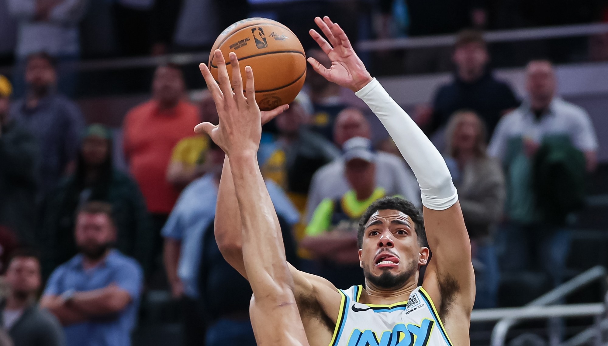 Tyrese Haliburton rises up for the game-winner.