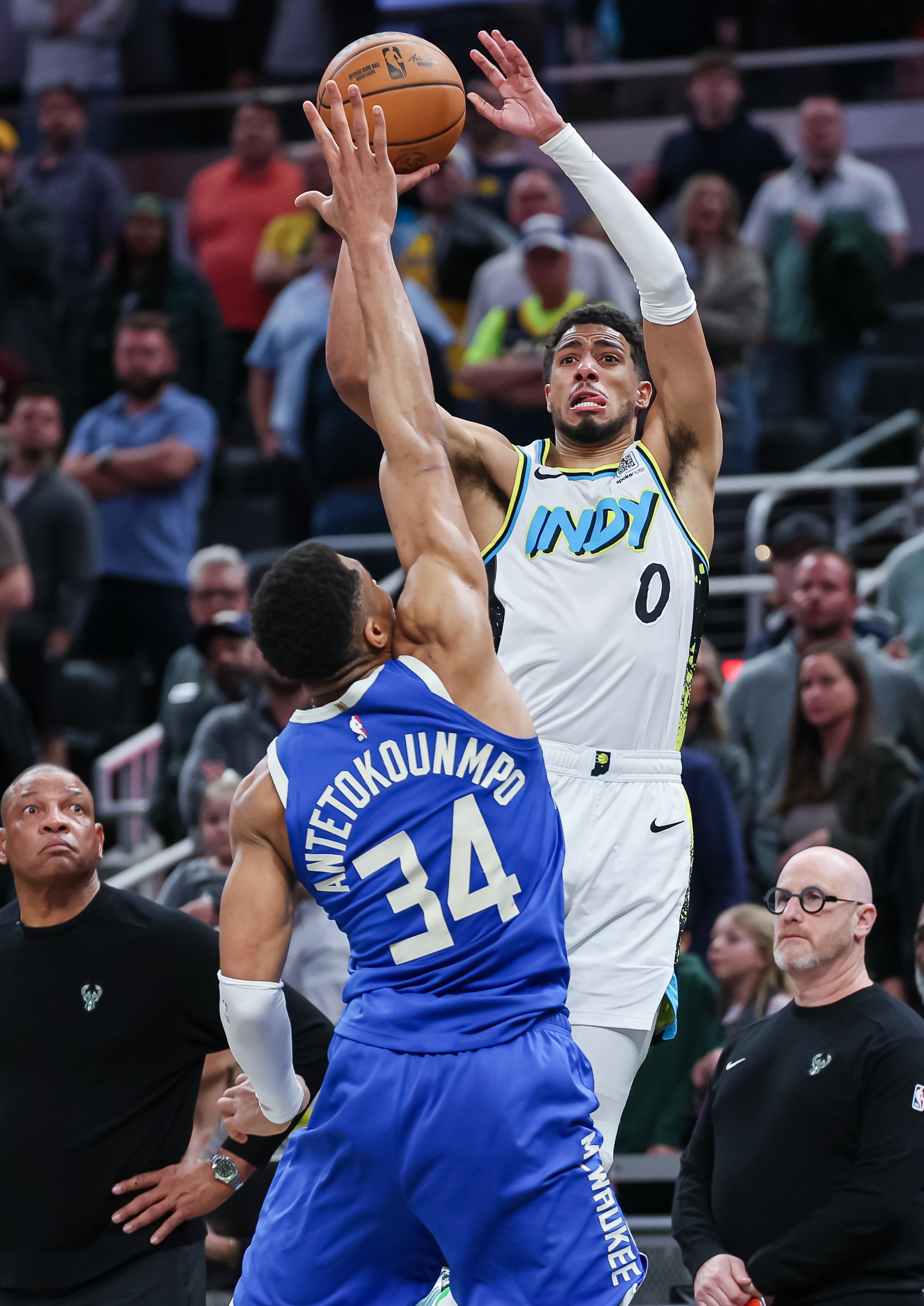 Tyrese Haliburton rises up for the game-winner.