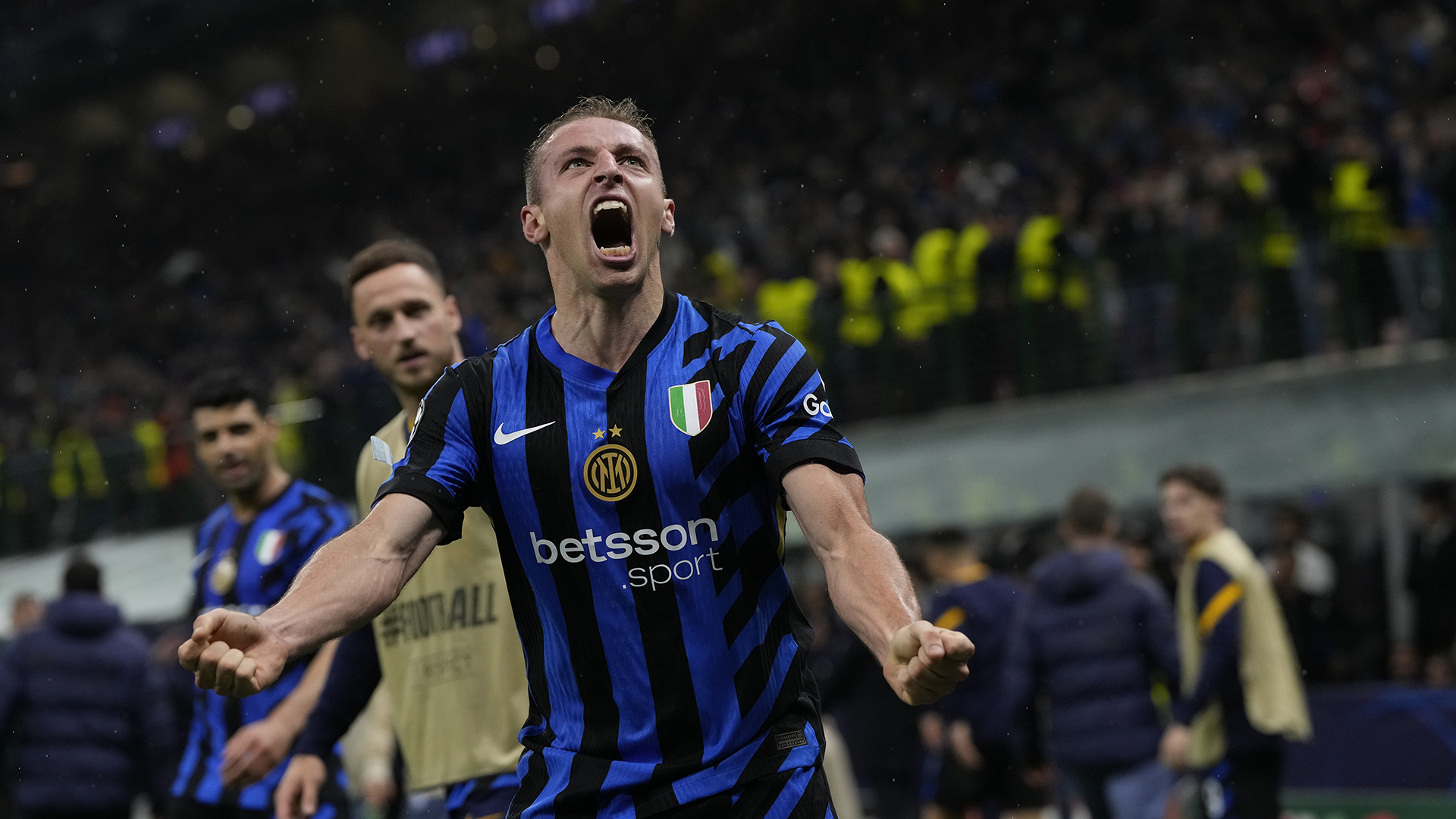Davide Frattesi central midfield of Internazionale and Italy celebrates after scoring his sides first goal during the UEFA Champions League 2024/25 Semi Final Second Leg match between FC Internazionale Milano and FC Barcelona at Giuseppe Meazza Stadium on May 6, 2025 in Milan, Italy.