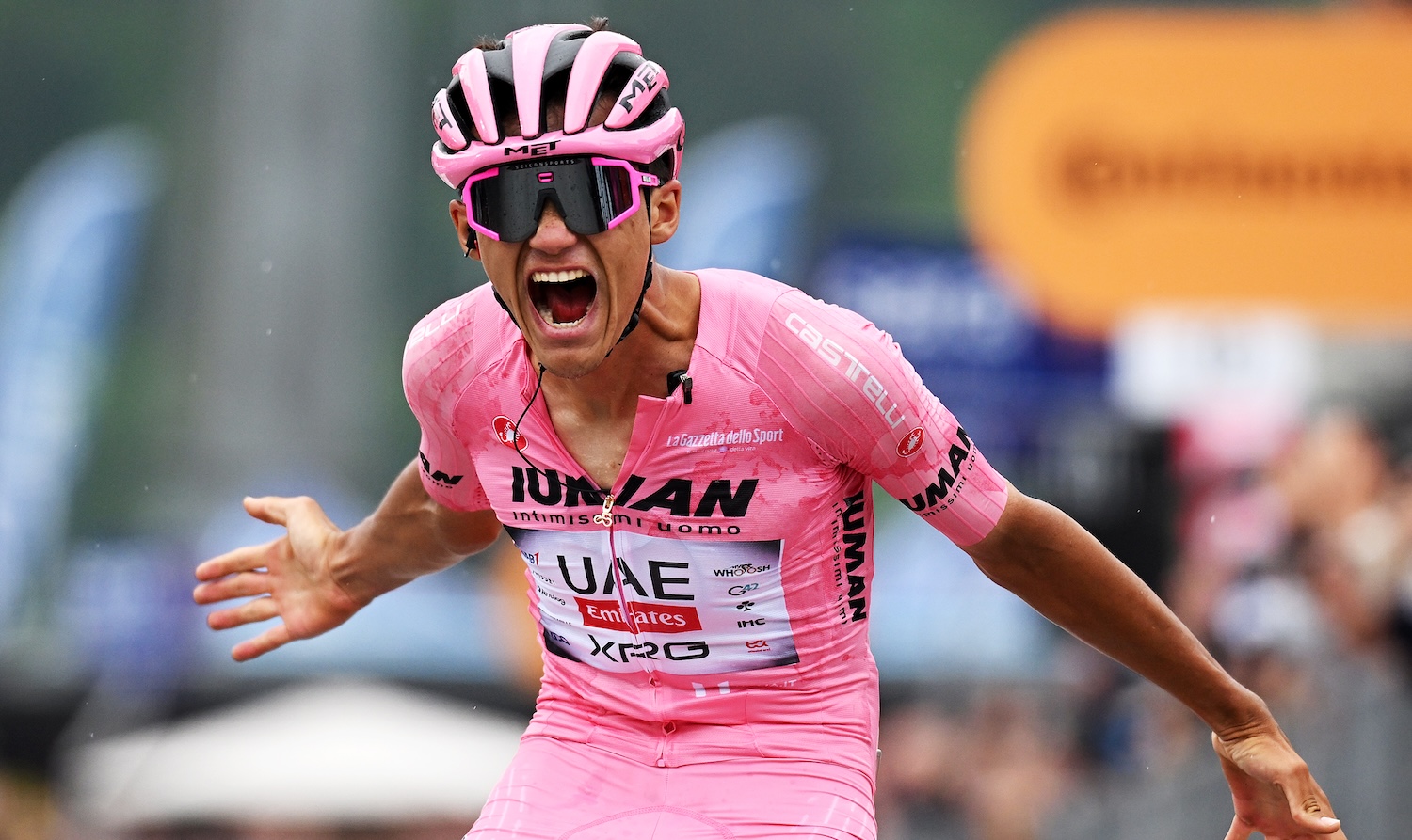 BORMIO, ITALY - MAY 28: Isaac Del Toro of Mexico and Team UAE Team Emirates - XRG - Pink Leader Jersey celebrates at finish line as stage winner during the 108th Giro d'Italia 2025, Stage 17 a 155km stage from San Michele all'Adige to Bormio 1200m / #UCIWT / on May 28, 2025 in Bormio, Italy. (Photo by Dario Belingheri/Getty Images)