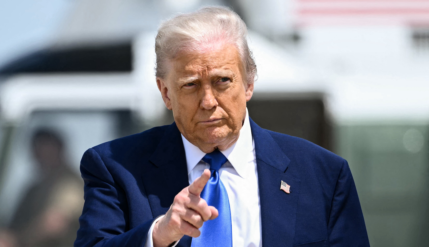 Donald Trump looking like a saggy orange bag of shit on his way onto Air Force 1 for a trip to the Middle East.