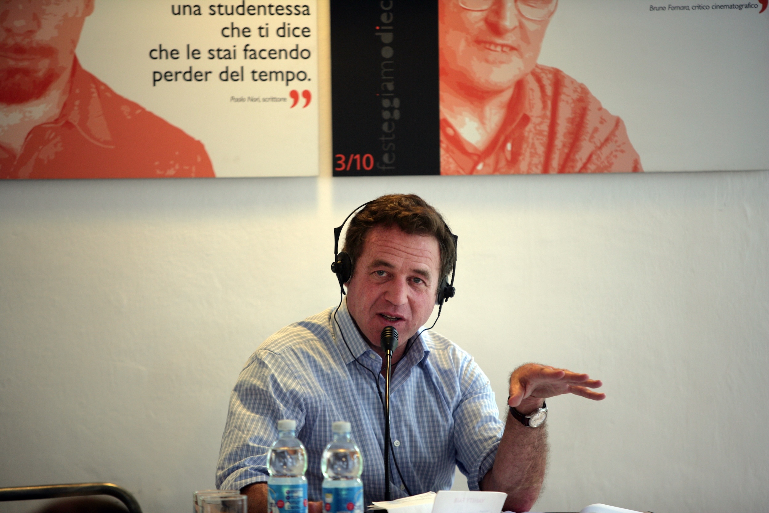 William Langewiesche delivers a lecture.