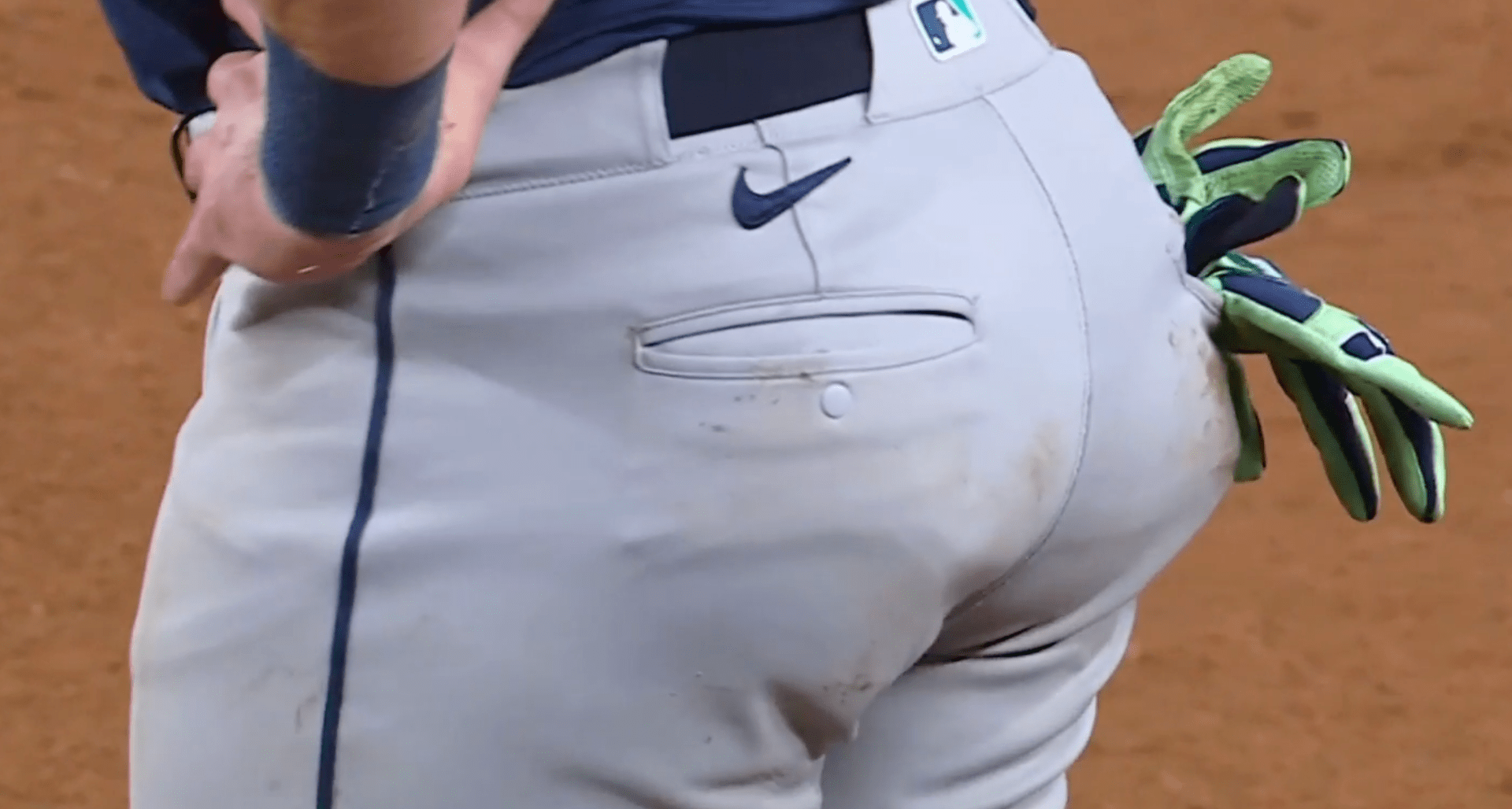 Cal Raleigh's ass