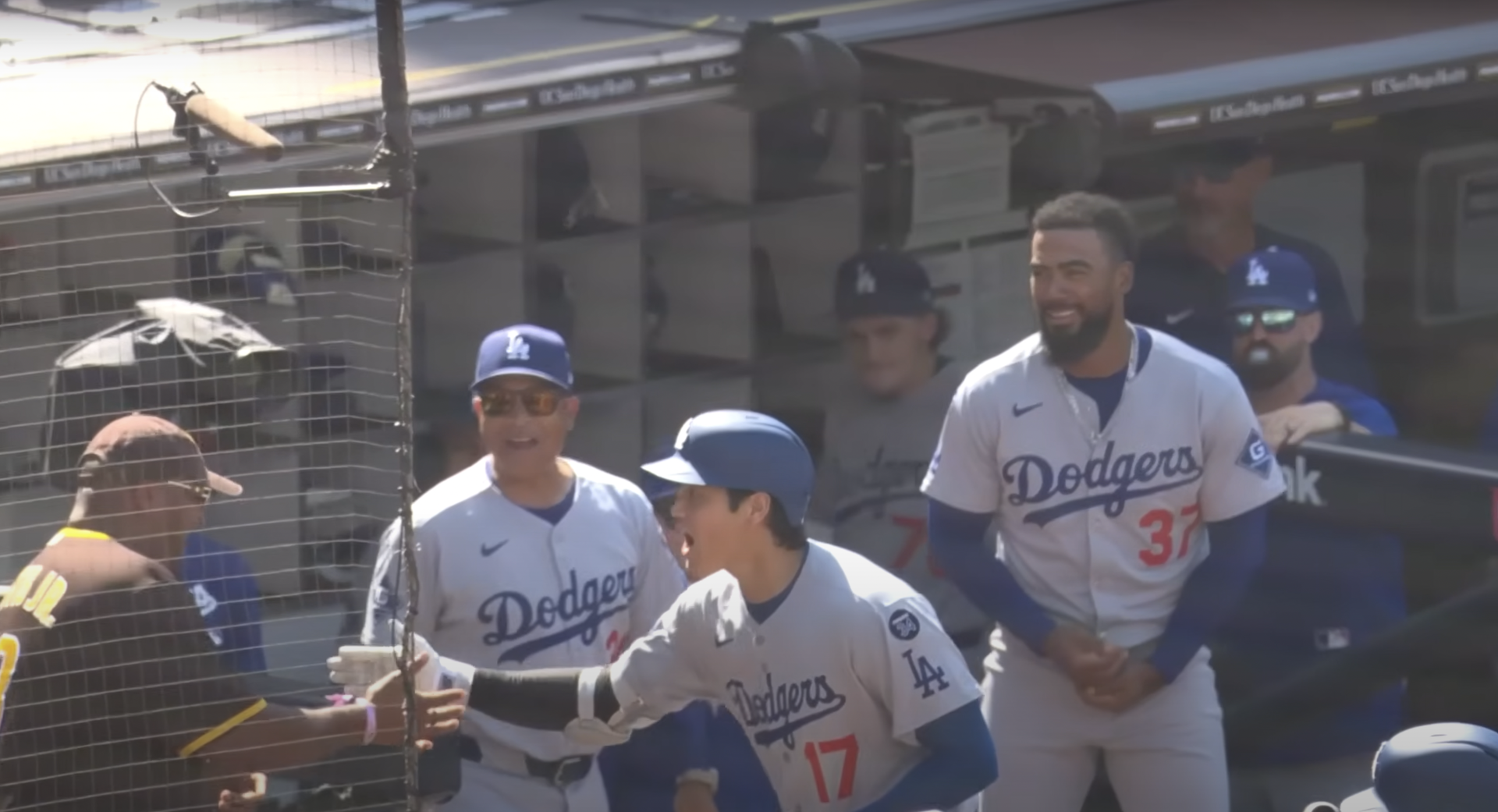 Shohei Ohtani daps up his heckler