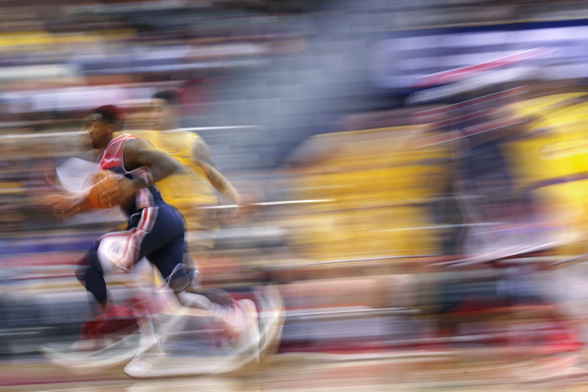 John Wall #2 of the Washington Wizards dribbles to the basket against the Los Angeles Lakers