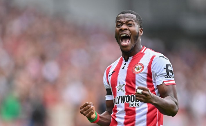 Dango Ouattara of Brentford celebrates after scoring the opening goal during the Premier League match between Brentford and Aston Villa at Gtech Community Stadium on August 23, 2025 in Brentford, England.