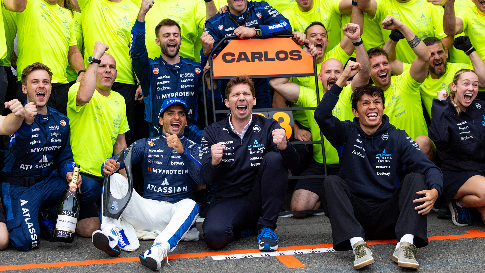 Carlos Sainz of Spain and Williams, Alexander Albon of Thailand and Williams, Williams Team Principal James Vowles, and the Williams crew cheer for a group photo after the F1 Grand Prix of Azerbaijan at Baku City Circuit on September 21, 2025 in Baku, Azerbaijan.
